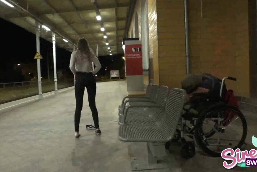 SirenaSweet: Meine bisher krasseste Aktion!!!! Public neben Fremden masturbiert!