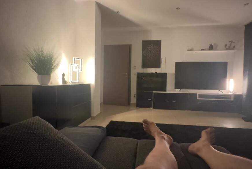 Julia-Winter: Nach Camshow - Orgasmus und C******e für meine enge P***y!