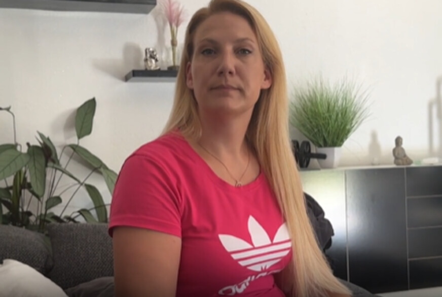 Julia-Winter: Ab ins Gym - Davor brauch ich E****ß! Sehr wichtig für den Sport!