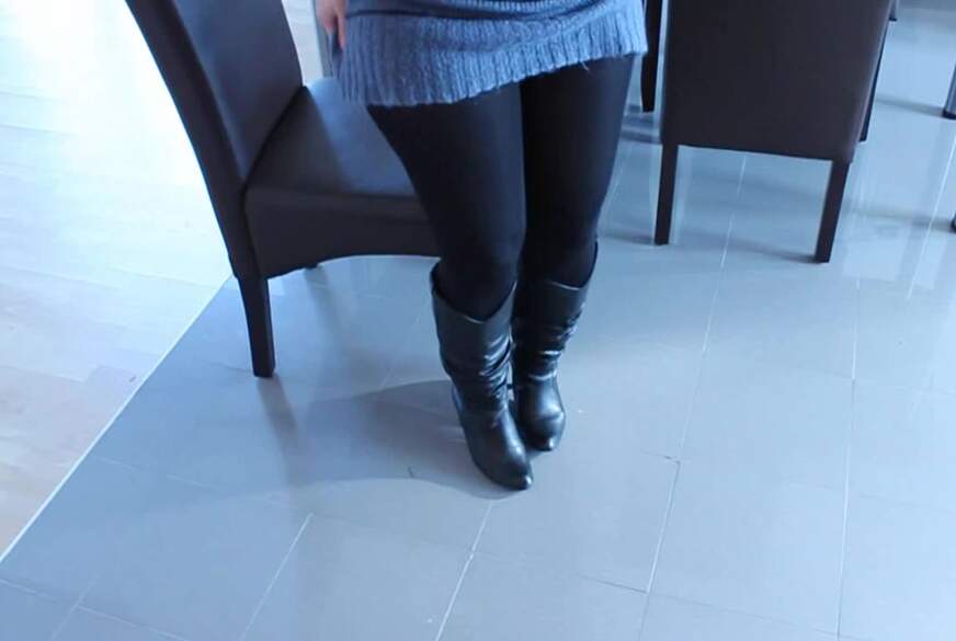 abelonedeluxe: Wolkleid FSH Stiefel im Flur