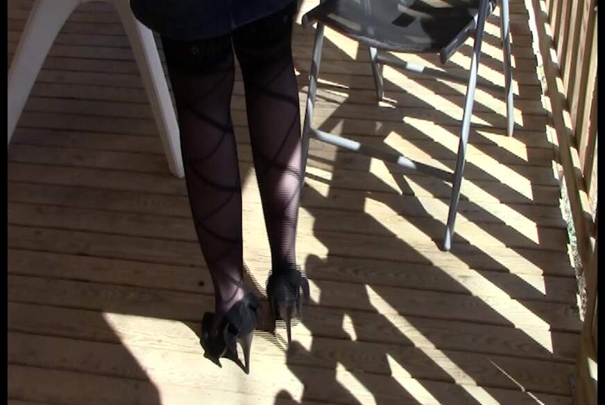 abelonedeluxe: Schwarze Heels und Stockings outdoor