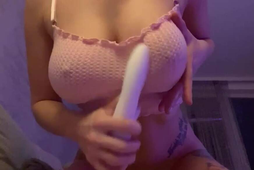 OMG!! T********k mit Dildo ohne BH an! von LillySweet