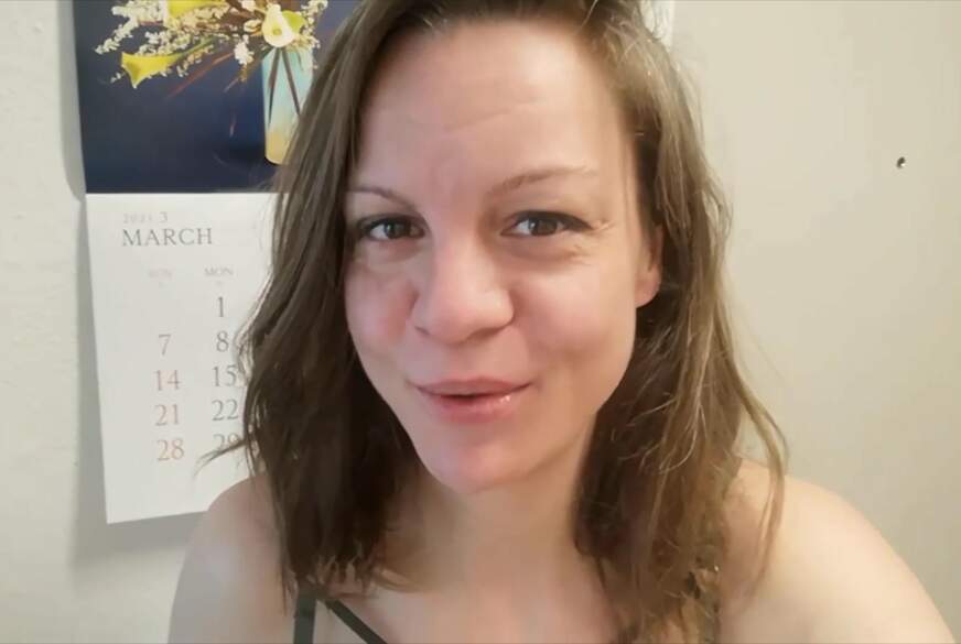 HotLena1984: Vor der Arbeit schnell noch mit dem Dildo.