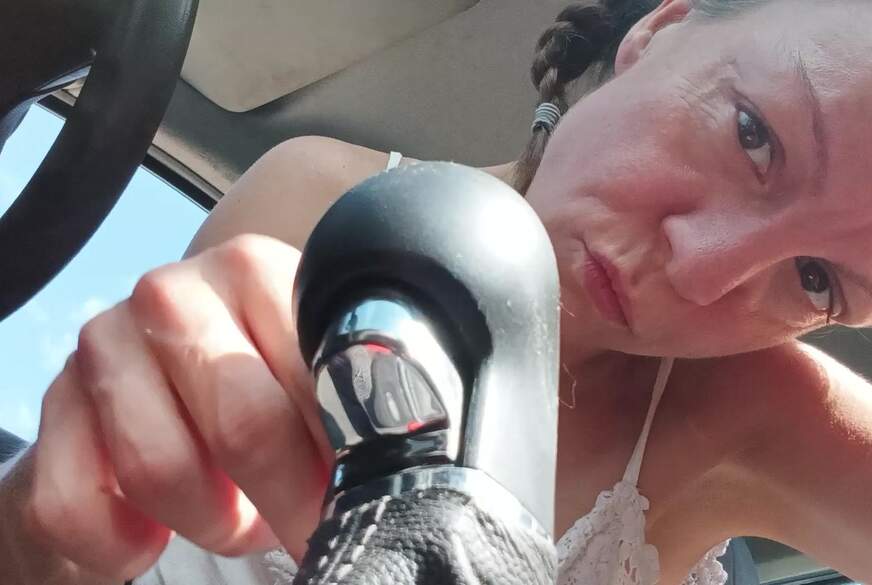 HotLena1984: Der Schaltknauf im Auto ist nicht nur zum Schalten da!