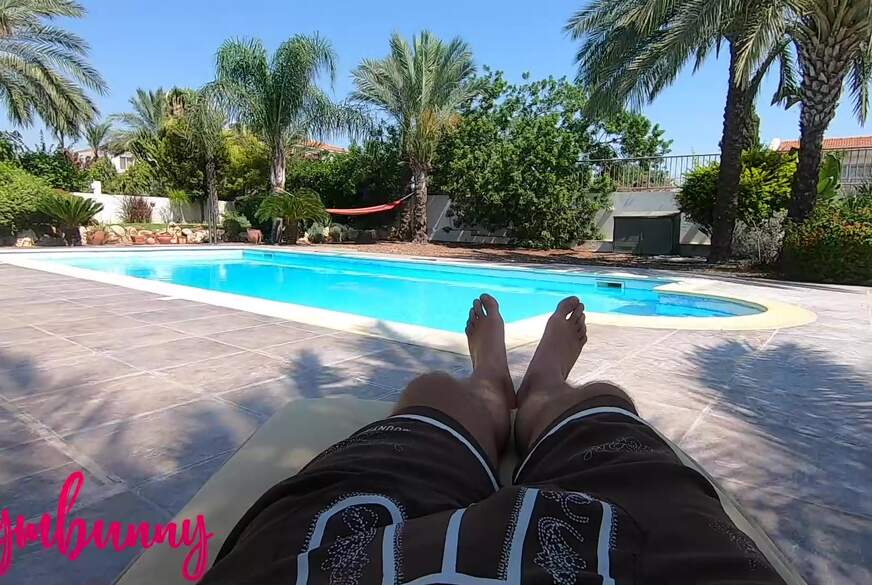 Gymbunny: Geiler B**wjob am Pool mit C*****t auf die Titten