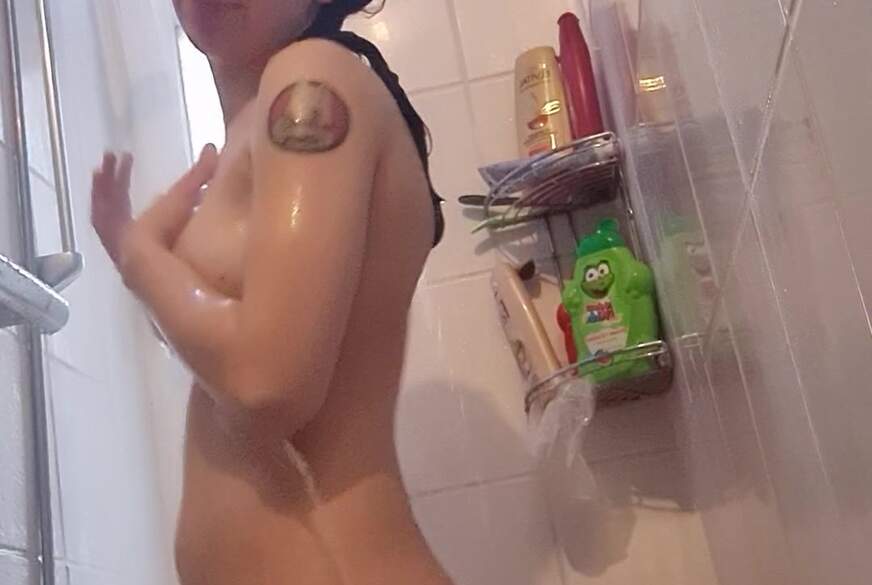 Chickamaus-berlin: Ich unter der Dusche