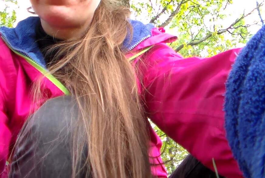 FraeuleinJones: Outdoor aus Versehen selbst bepinkelt