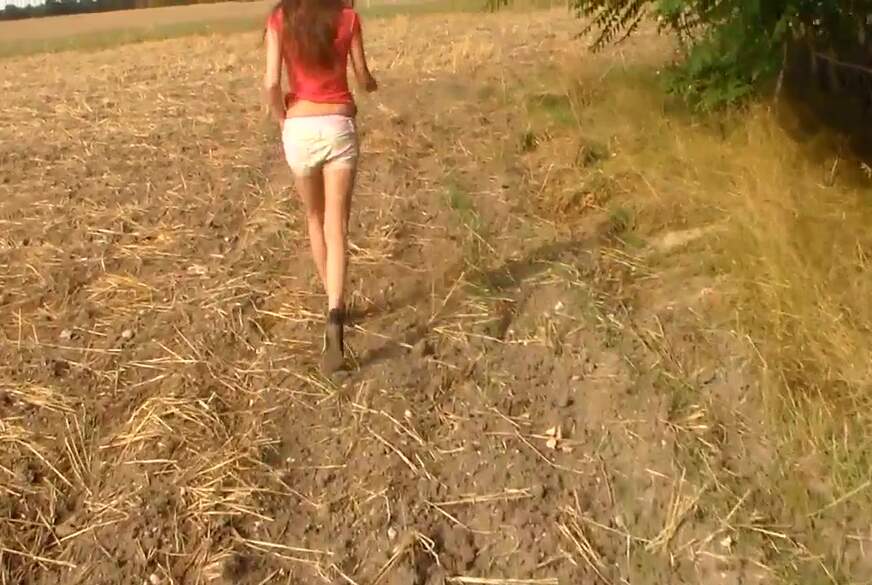 FraeuleinJones: Fix am Straßenrand pinkeln