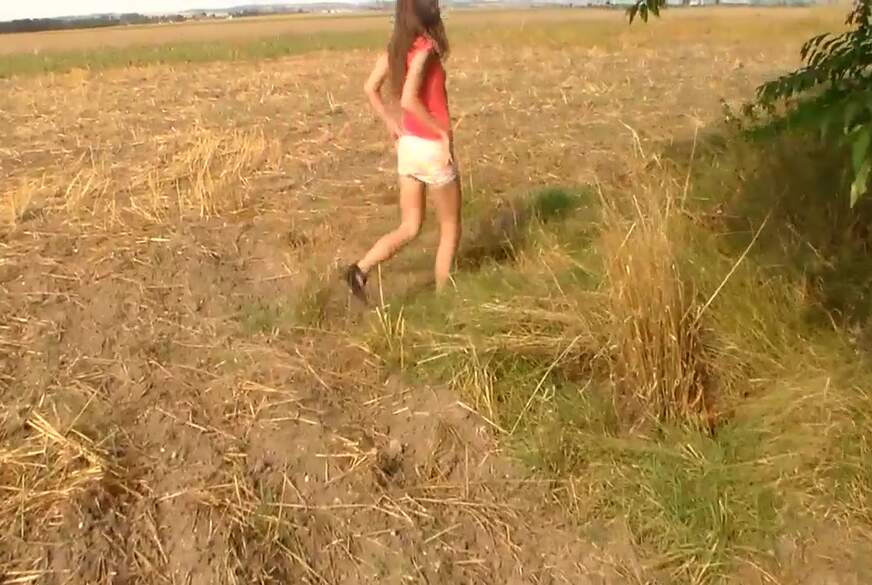 FraeuleinJones: Fix am Straßenrand pinkeln