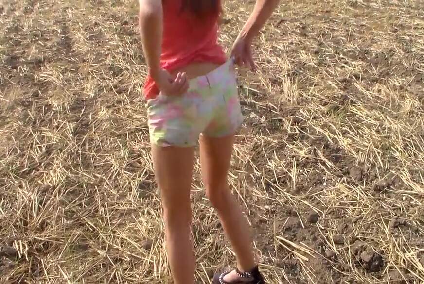 FraeuleinJones: Fix am Straßenrand pinkeln