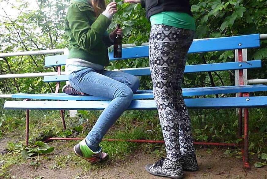 FraeuleinJones: Wir pinkeln mitten im Park