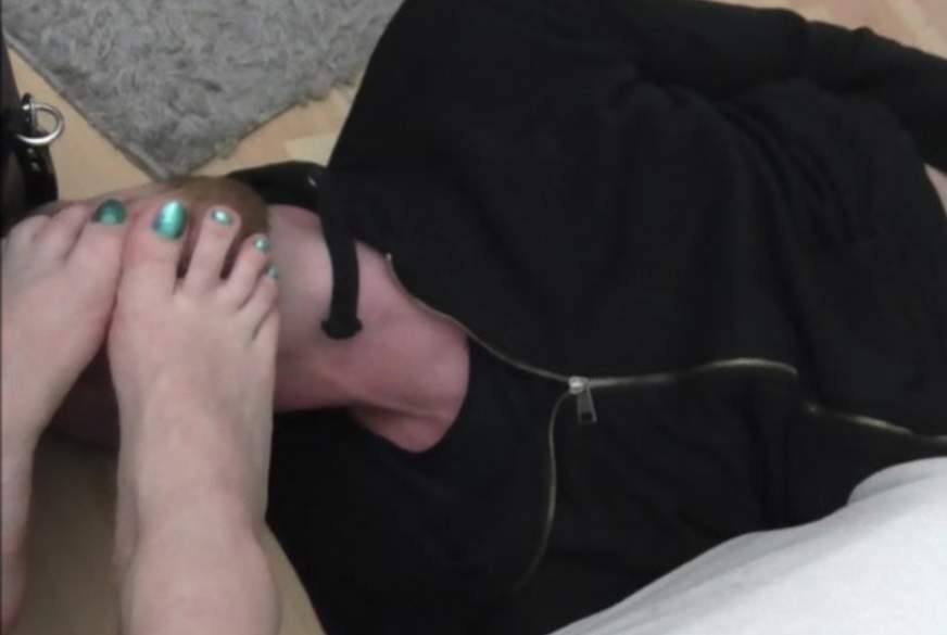 AnnyTasty: A******zhilfe für Füßchenliebhaber