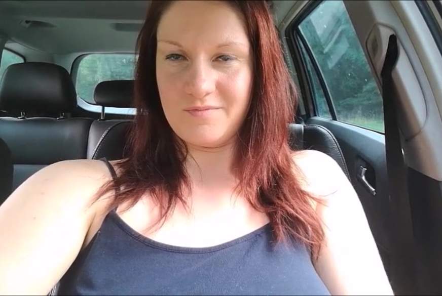 AnnyTasty: Dirty Outdoor auf dem Parkplatz