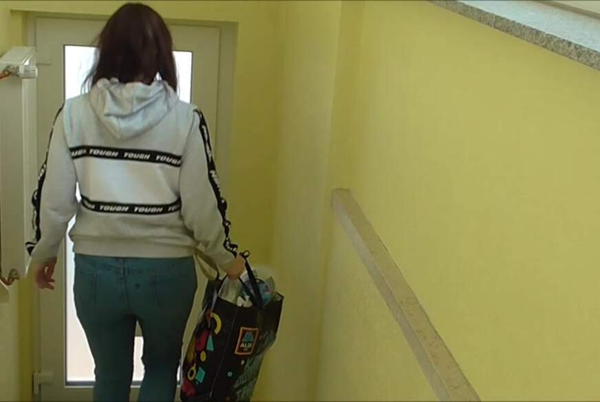 AnnyTasty: Dreist im Treppenhaus g*****t