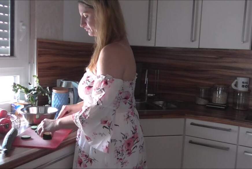 AnnyTasty: Anny allein zu Haus