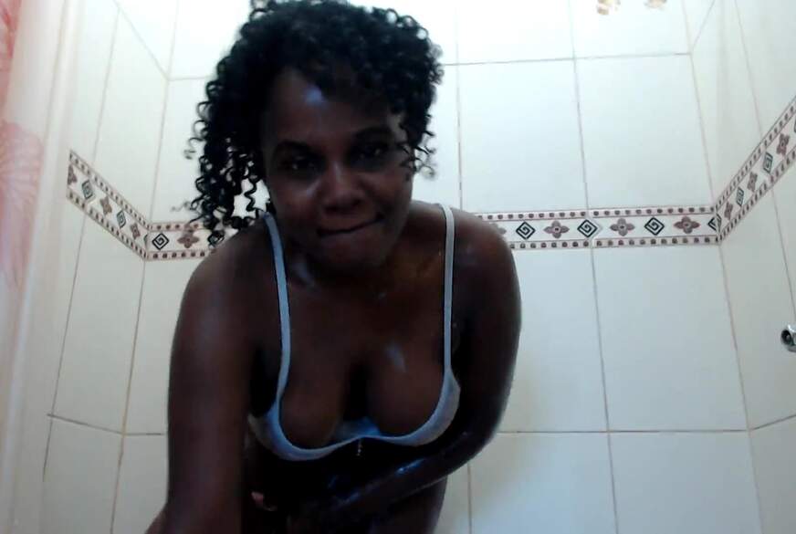 Keyla87: Taking a shower