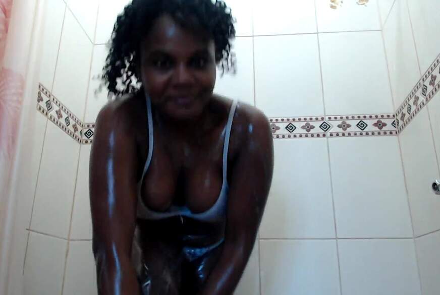 Keyla87: Taking a shower