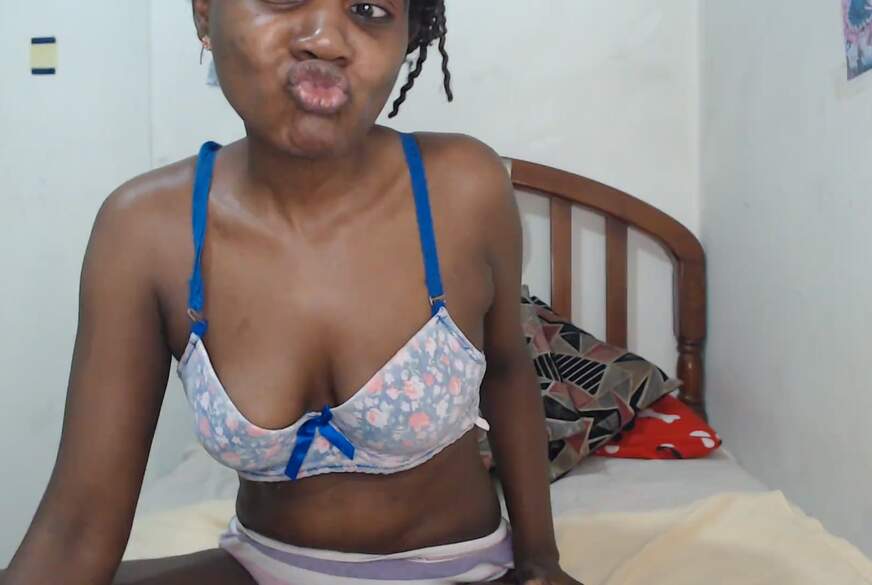 Keyla87: Meine Brüste streicheln und dann masturbieren