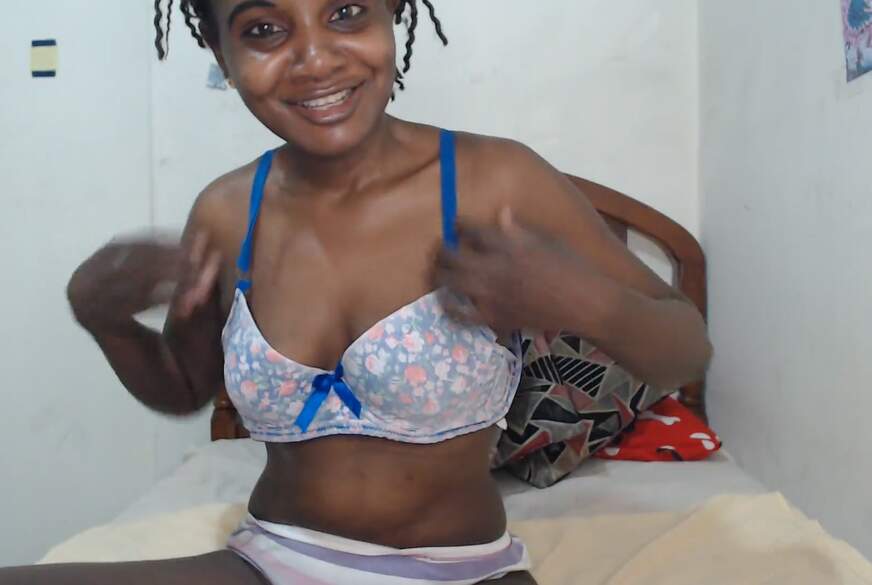 Keyla87: Meine Brüste streicheln und dann masturbieren