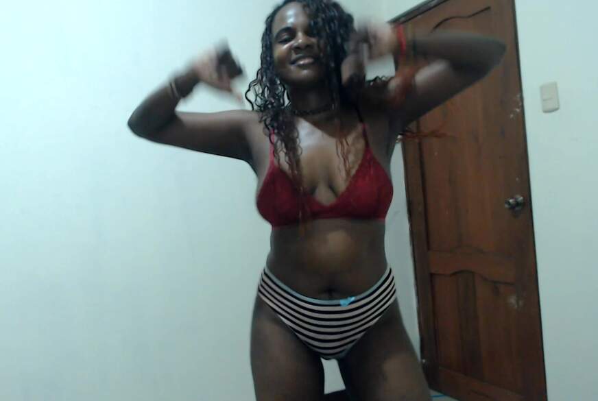 Keyla87: Come and dance salsa with me, we go left and right