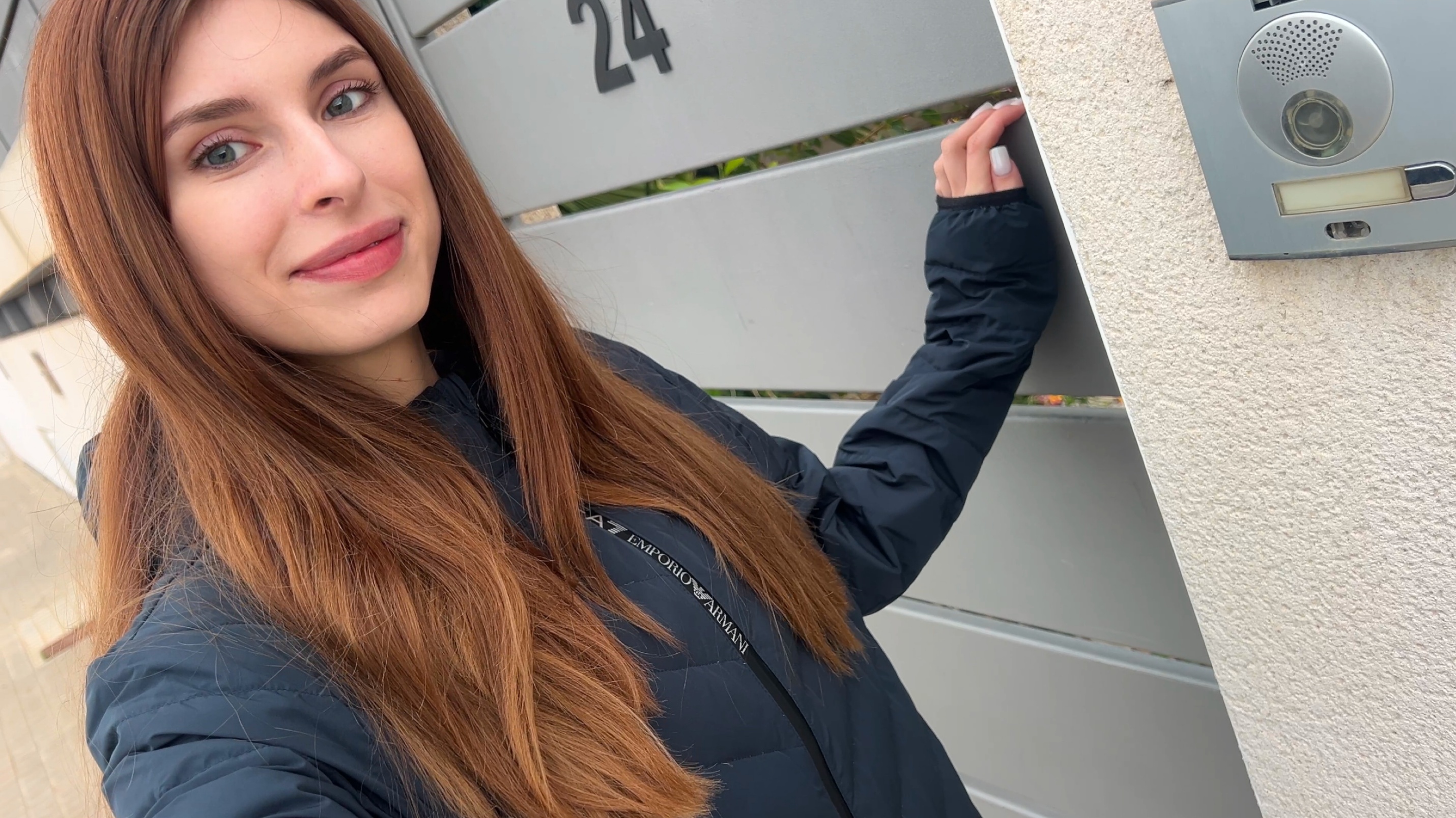 Das erste mal User zu Hause besucht ! Erstes Mal User Zuhause besucht!
Zum ersten Mal habe ich einen User, bei sich zu Hause besucht
und ich war so aufgeregt, ob er auch aaufmacht. Es war eine
unglaublich nervenkitzelnde Erfahrung, die ich UNBEDINGT
wiederholen muss. Soll ich dich als Nächstes besuchen
kommen?
