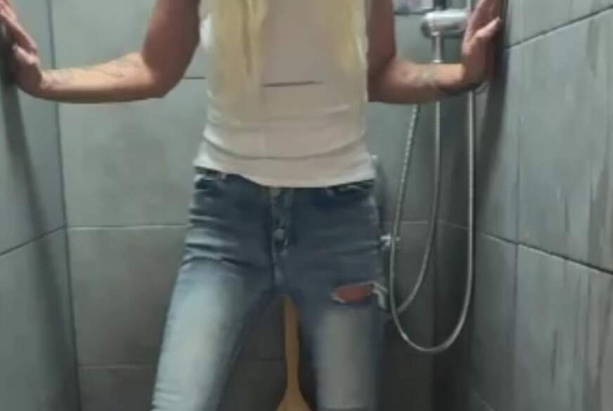 SunRise2025: Er hört bis die Dusche angeht... und ü******t mich...