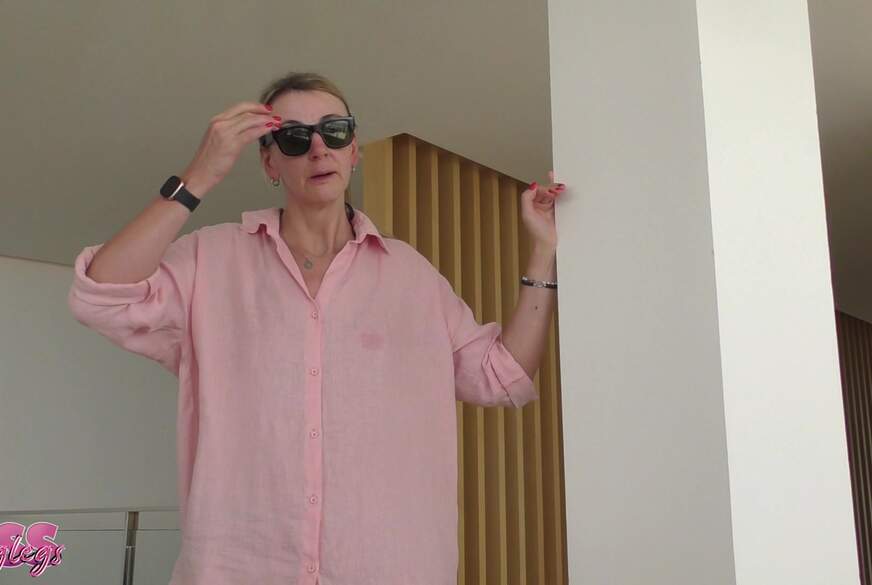LissLonglegs: Hotelgast b****t meine F***e