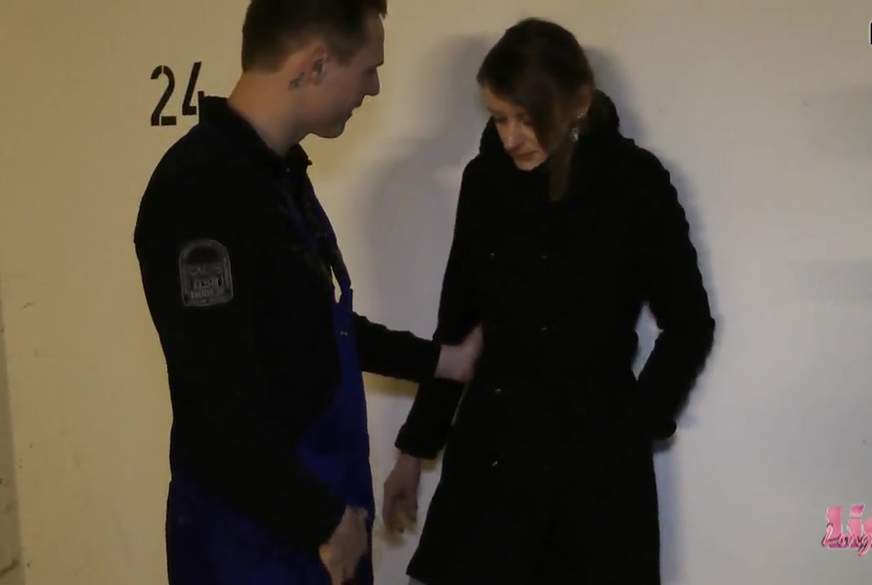 Öffentlicher F**k in der Tiefgarage! von LissLonglegs pic1