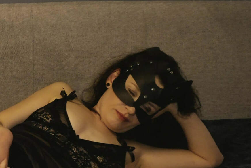 Jacky8890: Meine geile P***y saugt sich am Dildo fest und macht sich n**s...