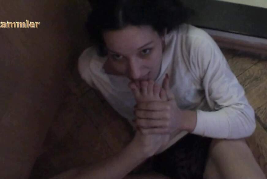 Xr*****r-Paar: Xr*****r und Skinny-Girl - den S*****z mit den Füßen a********t und alles danach brav geschluckt -