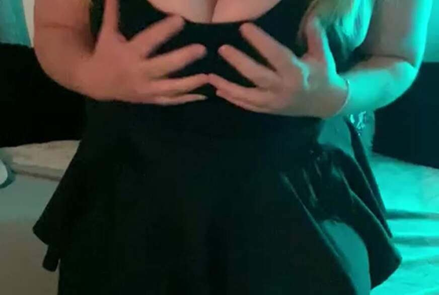 VivianMae: SB im kurzen Rock