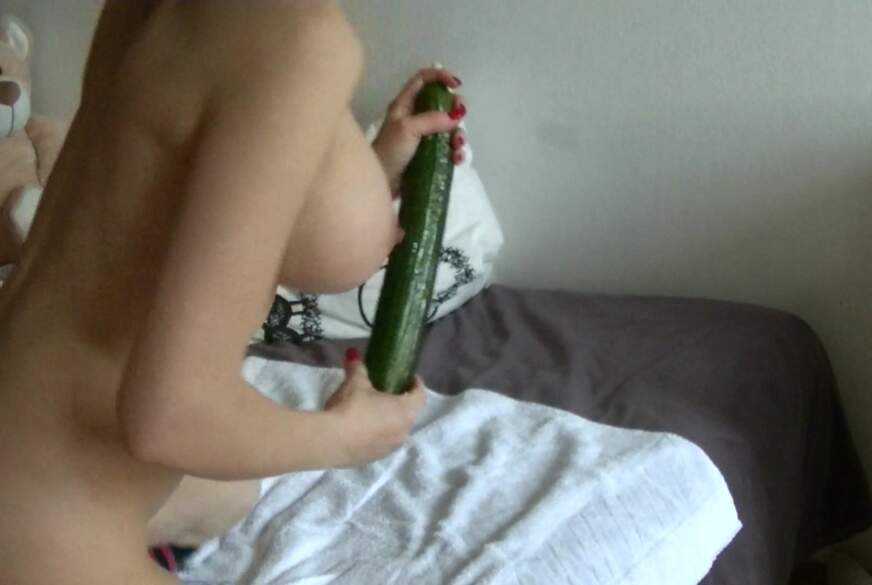 DauergeileEmily: Gurke statt S*****z