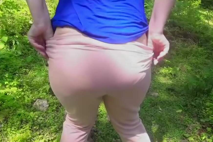 Roxy82: D******u!!! Milf Roxy P**st Und Furzt Outdoor Im Park