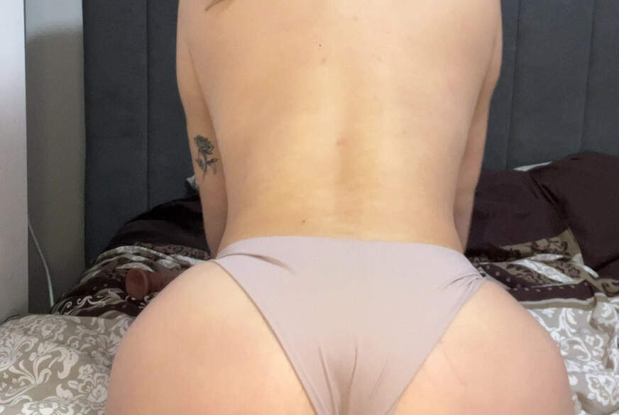 wie gefällt dir meine d***y position von Avadeluxx pic4