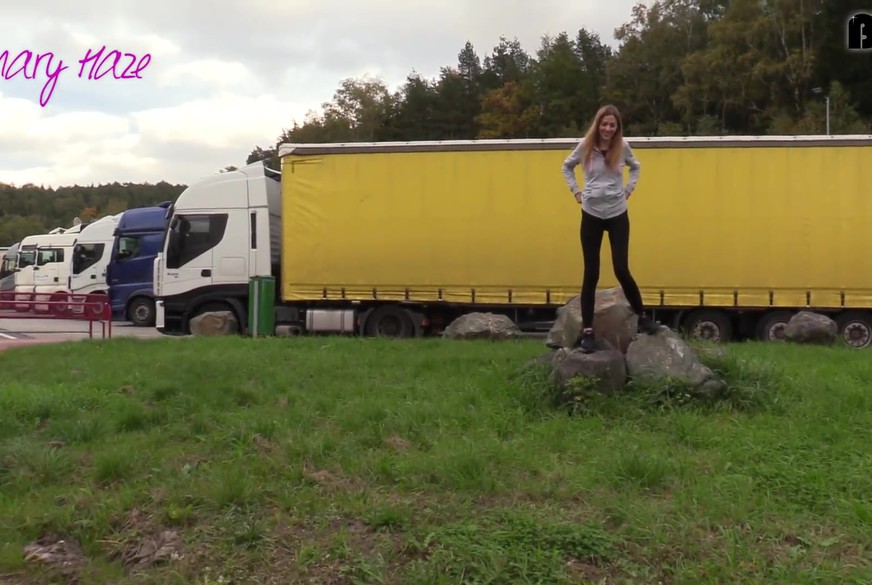 MaryHaze: Public P**s! Am Rastplatz laufen gelassen!