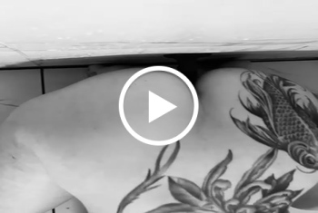 😈🔥 Hey ihr geilen Süßen… Ich war heute das erste Mal live und oh mein Gott, war ich aufgeregt! 💦 Mein Herz hat so gerast, aber trotzdem hab ich mich richtig fallen lassen… und jaaa, ich bin gekommen, und zwar richtig intensiv 😏 Schaut euch den Mitschnitt an, wenn ihr sehen wollt, wie ich mich vor lauter Nervosität und Geilheit winden und stöhnen musste… die ersten Minuten war ich noch total schüchtern, aber dann hab ich mich richtig gehen lassen 🔥 Wollt ihr wissen, wie oft ich gekommen bin und was mich am Ende richtig über die Kante geschoben hat? Dann klickt rein 😉 Lasst mir gerne einen Kommentar da, ob ihr mich beim nächsten Mal wieder live sehen wollt… ich werde auf jeden Fall mutiger 😈💕 #AmaraSecrets #ErstesLive #RealOrgasm #GeilUndNervös