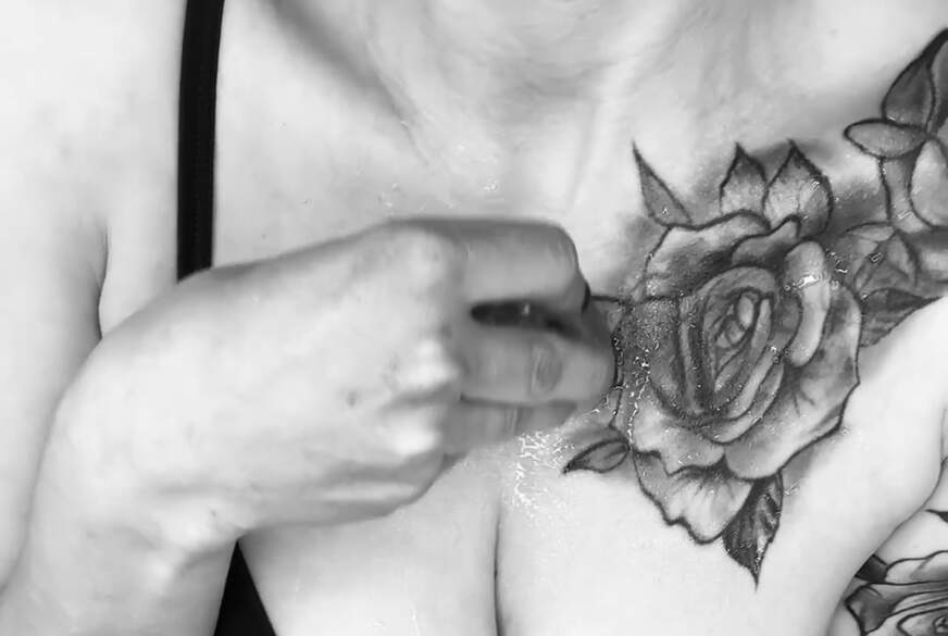 AmaraSecret: Kaltes Eis auf heißen Nippeln, meine prallen Titten zittern vor Lust
