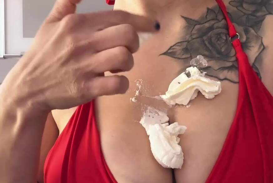 AmaraSecret: S***e auf meinem Dekollete, wer will sie von mir abl****n?