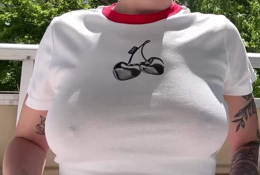 AmaraSecret: N**se Versuchung, weißes Shirt wird durchsichtig