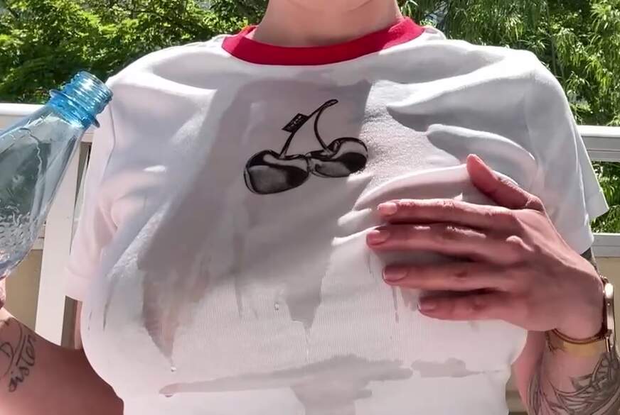 AmaraSecret: N**se Versuchung, weißes Shirt wird durchsichtig