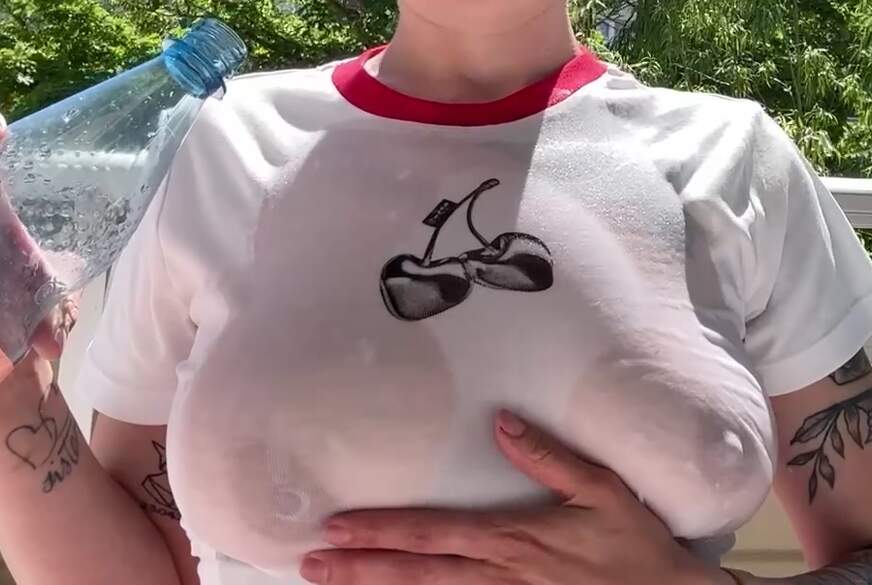 AmaraSecret: N**se Versuchung, weißes Shirt wird durchsichtig