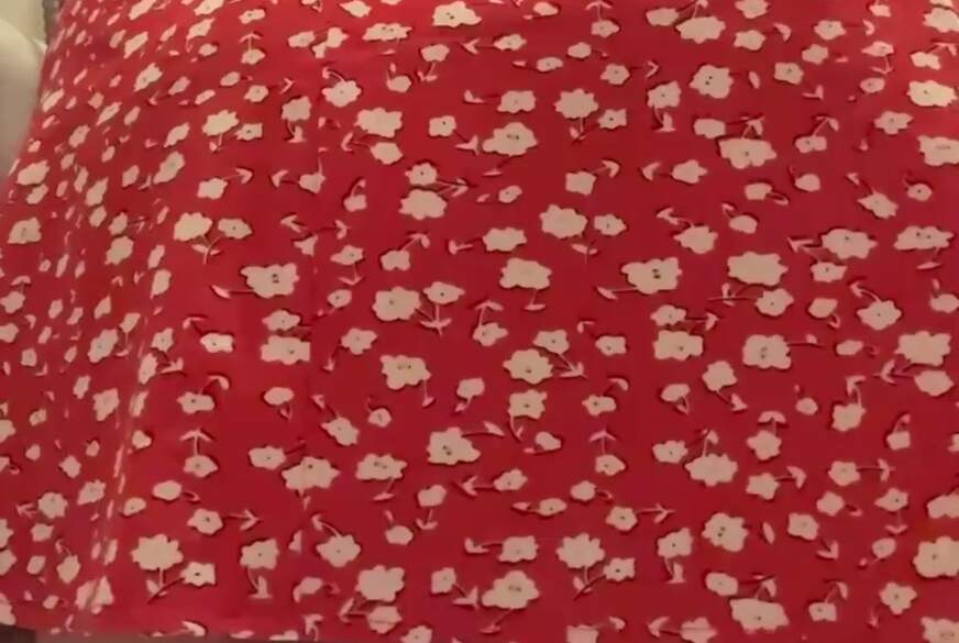 AmaraSecret: Mein 1. Mal! Ich hocke im roten Kleid über dem Weinglas und p***e es voll!