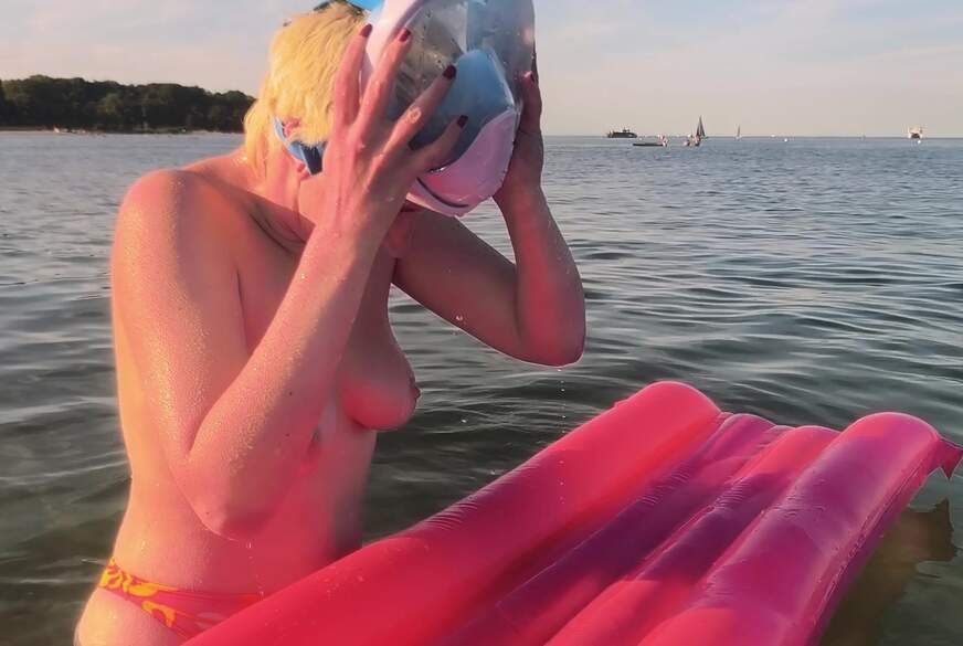 LynnTonic: Outdoor Spaß mit Tauchermaske und Luftmatratze