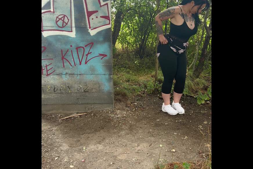 Nini-Belle: Geiles Plätzchen zum p****n gesucht
