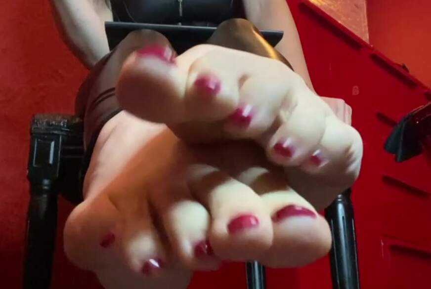 Blackdiamoond: Fixiert auf meine Füße und dann s****z