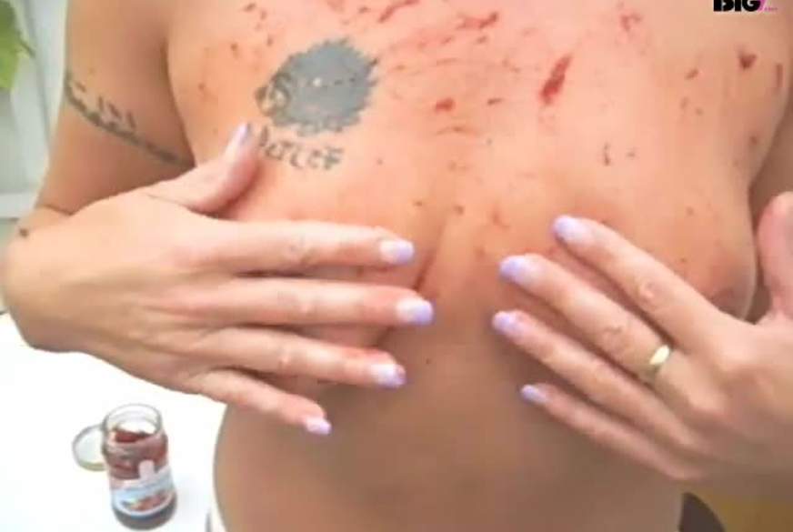 Reife-B***h55: Titten und Konfitüre