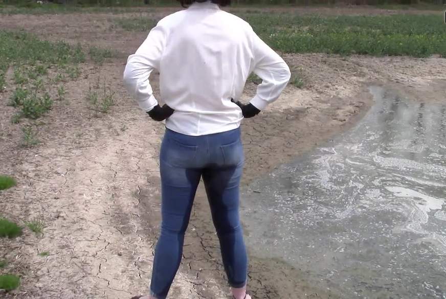 Outdoors peeing in tight jeans von bondageangel pic3
