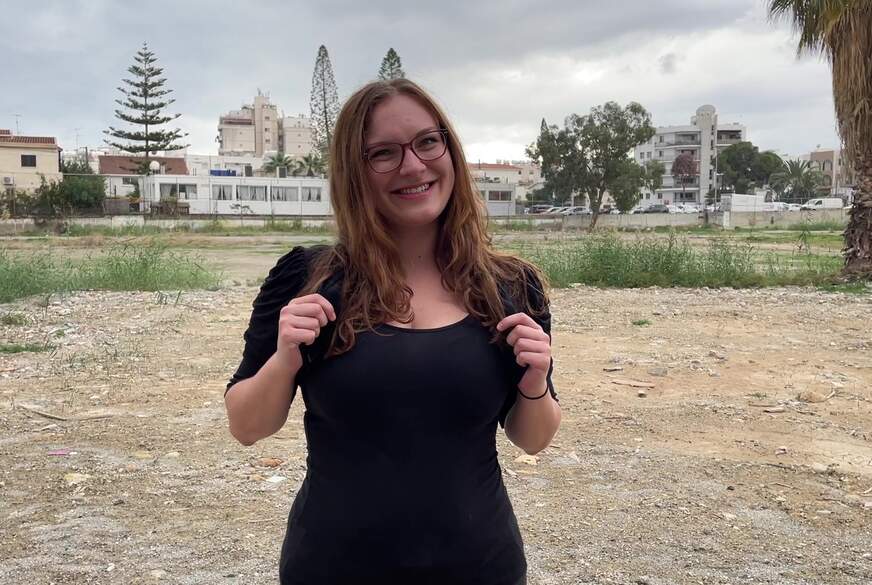 Große Brüste entblößt im Urlaubsgebiet von SophieShy