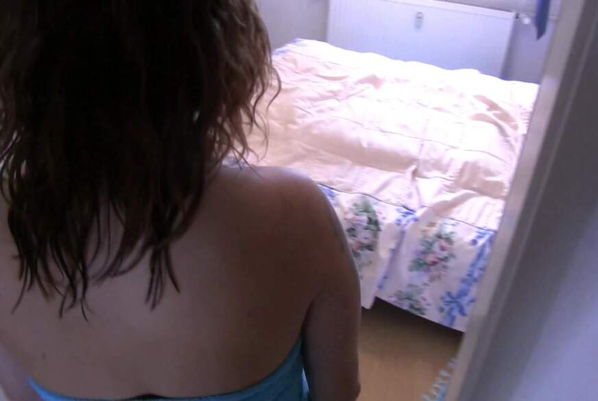 SophieShy: BIG C**k überrascht mich in der Dusche und f***t mich RAW