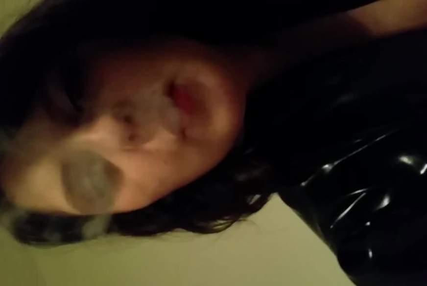 Goettin-jessy: Rauchfetish in Latex